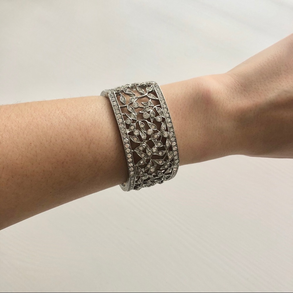 ‼️free w purchase‼️Pretty floral motifs bracelet
